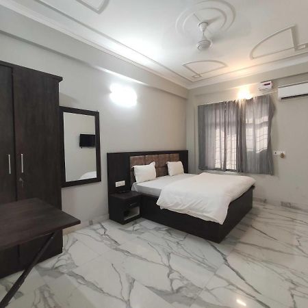 Oyo 92169 Apple Leaf Banquet & Hotel อาลีการห์ ภายนอก รูปภาพ