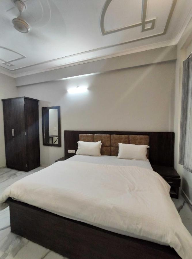Oyo 92169 Apple Leaf Banquet & Hotel อาลีการห์ ภายนอก รูปภาพ